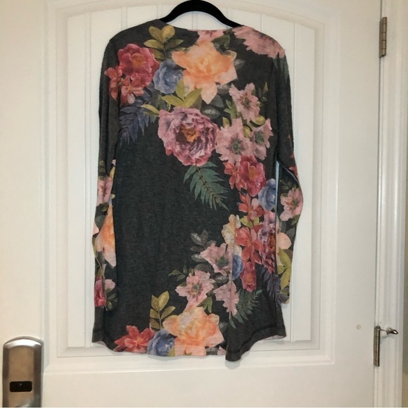 Soft Surroundings Gray Midnight Bloom Long Sleeve Blouse Size Medium - Picture 4 of 9